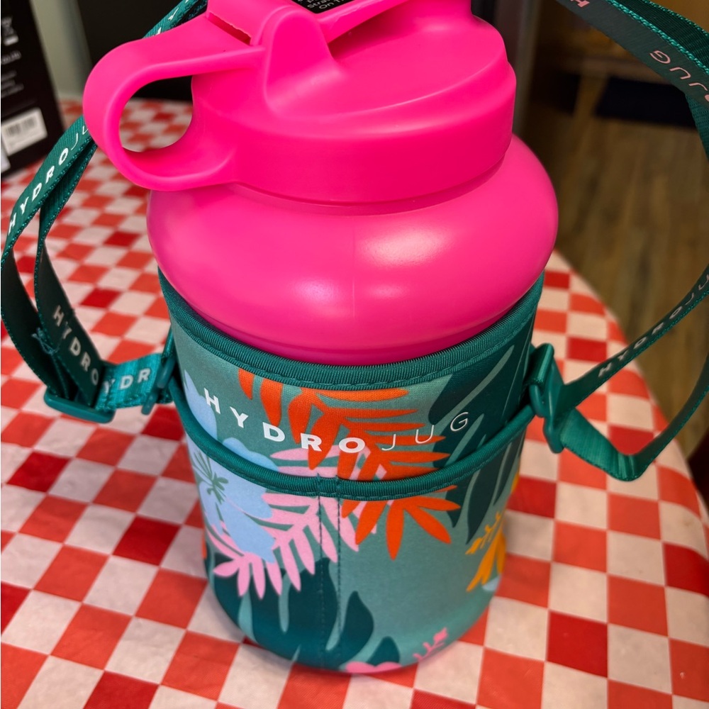HydroJug Vibrant Pink with Leafy Sleeve NWOT